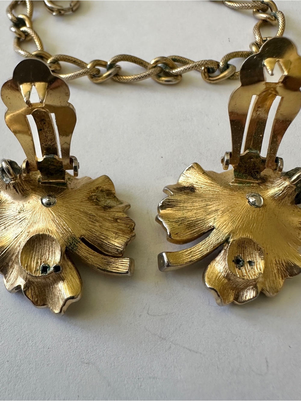 Vintage Crown Trifari Fur Sweater Clips Earrings Gold Tone Rhinestone Bug Leaf - Picture 10 of 14